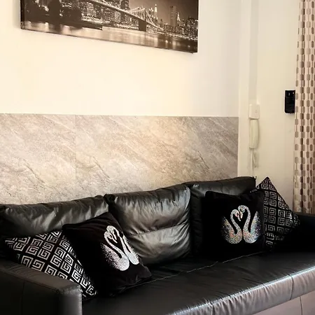 Americas Camison With Pool And Patio 7 By Tenerife365 * Playa de las Americas (Tenerife)