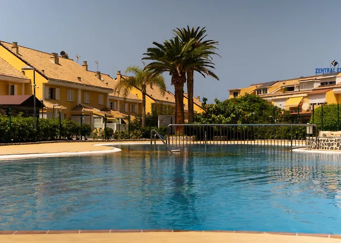 Americas Camison With Pool And Patio 7 By Tenerife365 * 美洲海滩